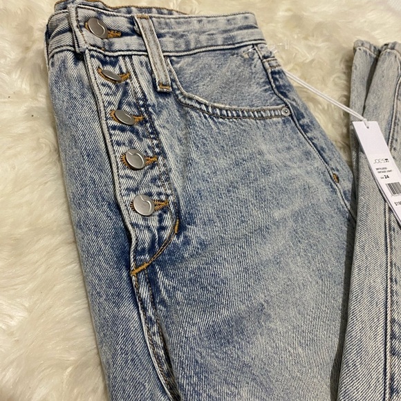 WEWOREWHAT THE DANIELLE JEAN - Picture 9 of 11